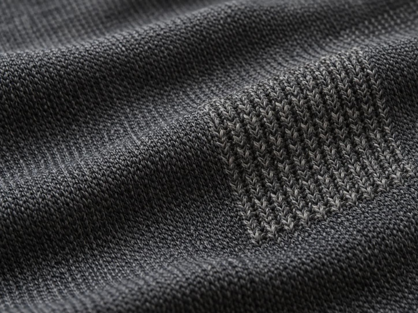 Application concept of a fine technical knit with a localized reinforced zone